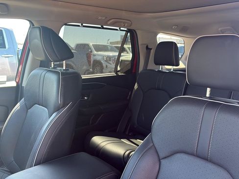 Used 2025 Honda Pilot Elite image 14