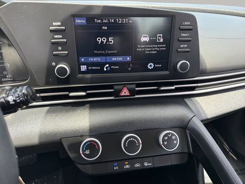 Used 2023 Hyundai Elantra SE FWD image 20