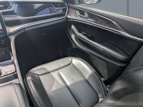 Used 2024 Jeep Grand Cherokee Limited 4xe image 18