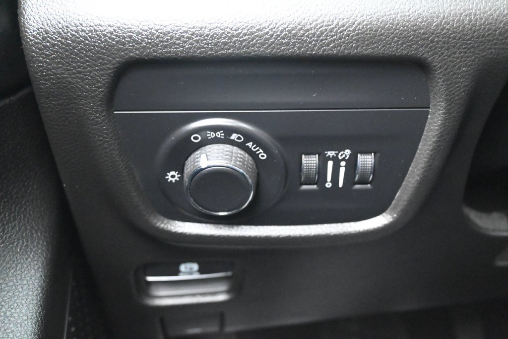 Used 2023 Jeep Grand Cherokee Altitude AWD/4WD image 23