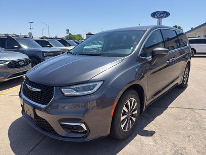 Used 2023 Chrysler Pacifica Touring-L