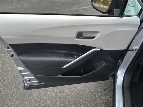 Used 2024 Toyota Corolla Cross L image 6