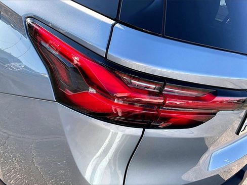 Used 2023 Chevrolet Traverse LT w/ LPO, Floor Liner Package image 31