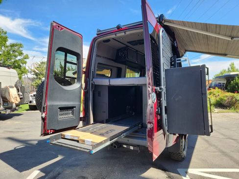 Used 2024 Mercedes-Benz Sprinter 2500 image 57