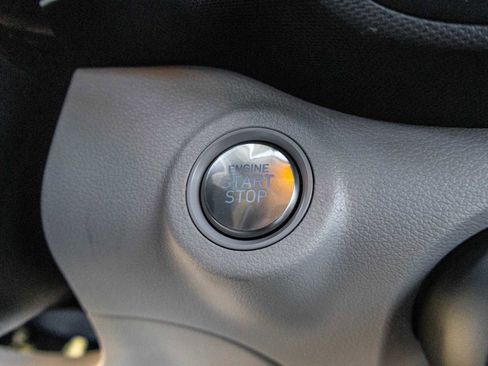 Used 2025 Hyundai Venue SEL image 28