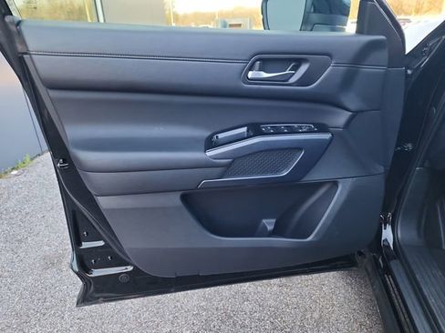 Used 2025 Nissan Pathfinder SL w/ SL Premium Package image 10