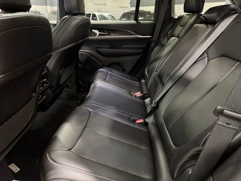 New 2025 Jeep Grand Cherokee Limited w/ Black Appearance Package image 21