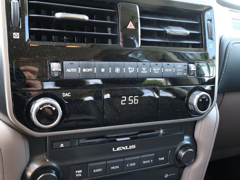 Used 2023 Lexus GX 460 Premium AWD/4WD image 30