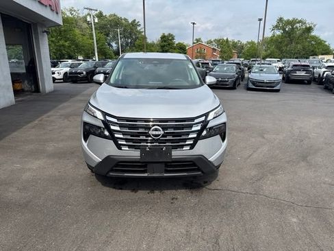 Used 2025 Nissan Rogue SV AWD/4WD image 5