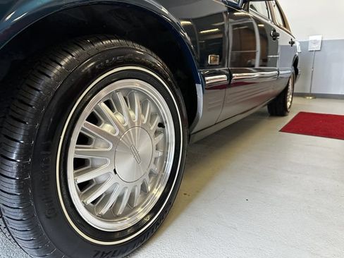 Used 1997 Lincoln Town Car Signature RWD image 11