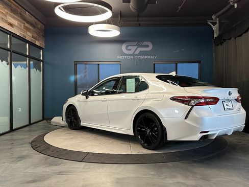 Used 2021 Toyota Camry XSE image 5