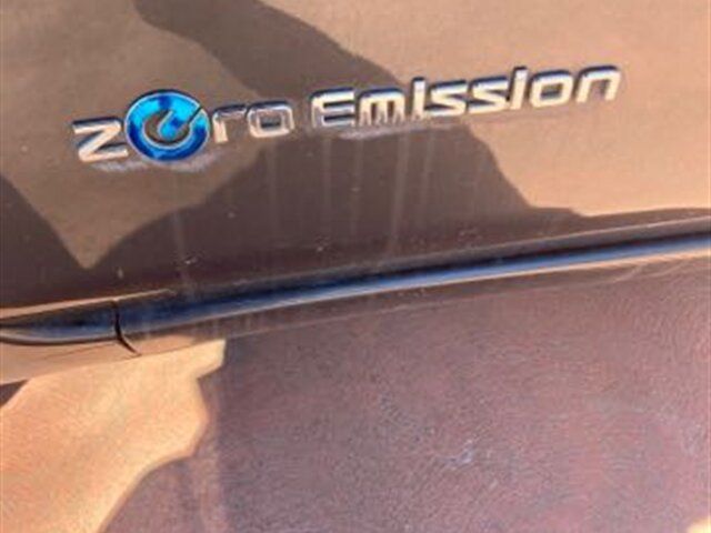 Used 2013 Nissan Leaf S w/ Charger Pkg FWD image 5