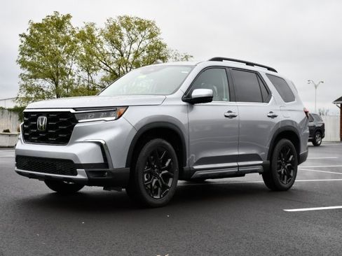 New 2025 Honda Pilot Touring image 3