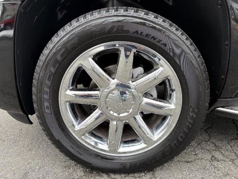 Used 2013 GMC Yukon XL Denali image 38