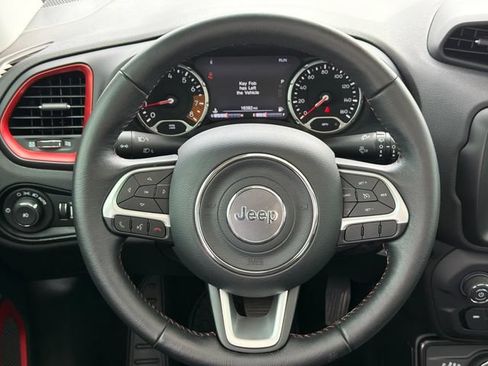 Used 2023 Jeep Renegade Latitude w/ Sun/Sound Group AWD/4WD image 23