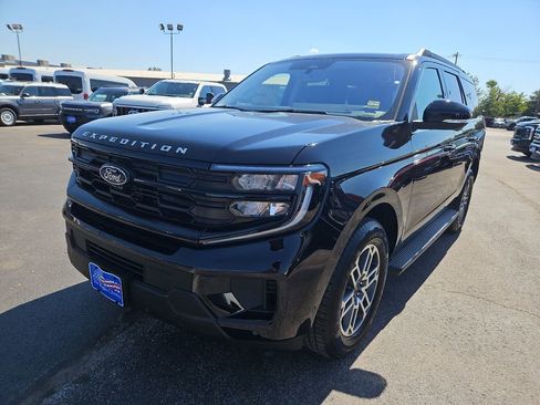 New 2025 Ford Expedition Active image 4