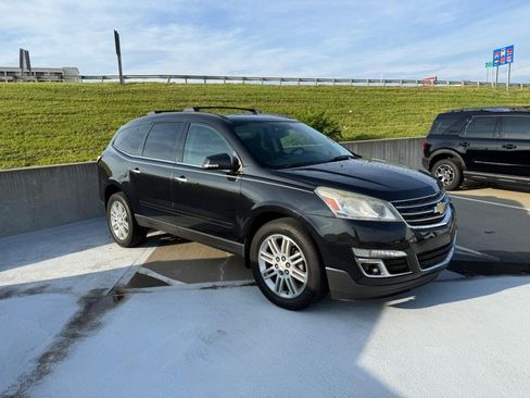 Used 2015 Chevrolet Traverse LT w/ Style and Technology Package FWD image 5