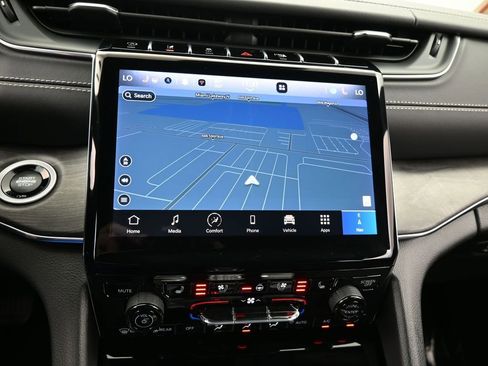 Used 2024 Jeep Grand Cherokee L Overland w/ Advanced Protech Group III image 20