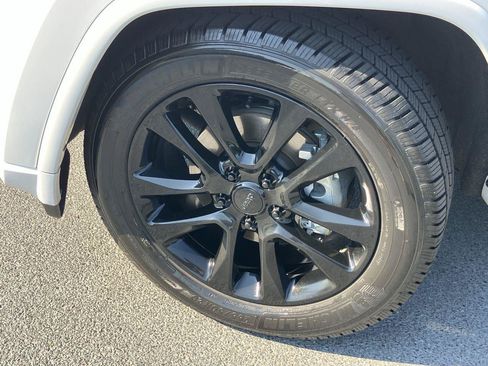 Used 2019 Jeep Grand Cherokee Altitude RWD image 9