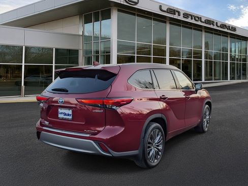 Used 2022 Toyota Highlander Platinum image 3