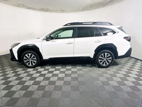 Used 2023 Subaru Outback Premium AWD/4WD image 6