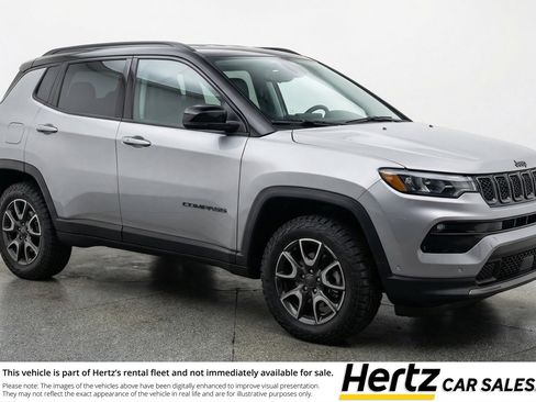 Used 2025 Jeep Compass Trailhawk AWD/4WD image 1