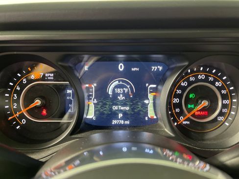 Used 2025 Jeep Wrangler Unlimited Sahara AWD/4WD image 18