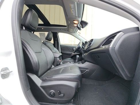 Used 2020 Jeep Cherokee Limited image 18