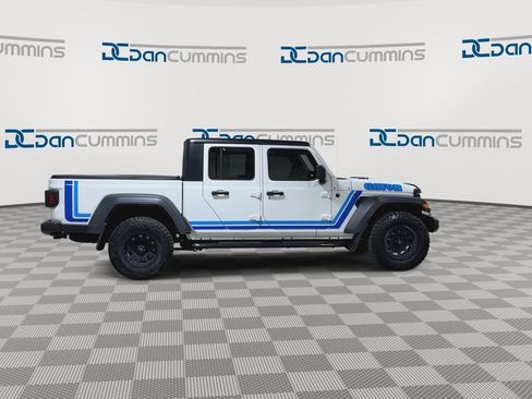 Used 2023 Jeep Gladiator Sport image 2