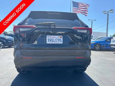 Used 2019 Toyota RAV4 XLE w/ Convenience Package FWD image 6