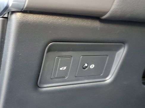 Used 2018 Land Rover Range Rover Sport SE image 9