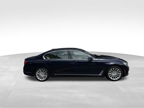 Used 2017 BMW 740i image 6