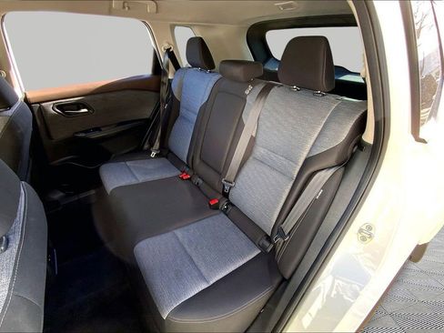 Used 2023 Nissan Rogue SV image 16