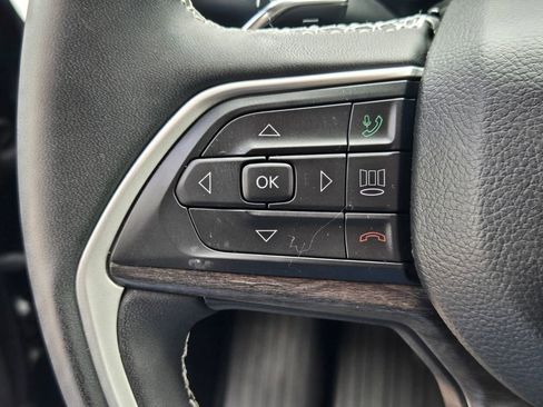 Used 2023 Jeep Grand Cherokee Limited w/ Luxury Tech Group II image 25