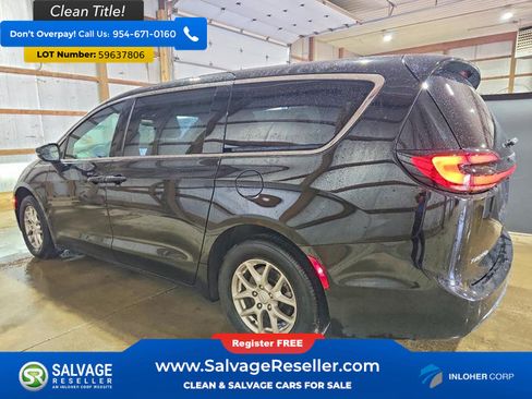 Used 2026 Chrysler Pacifica Select FWD image 3