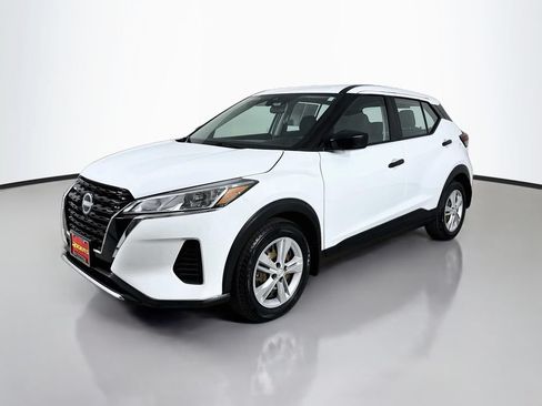 Used 2023 Nissan Kicks S FWD image 3