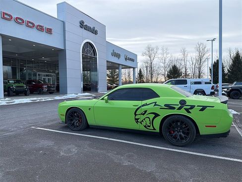 Used 2015 Dodge Challenger SRT Hellcat image 2