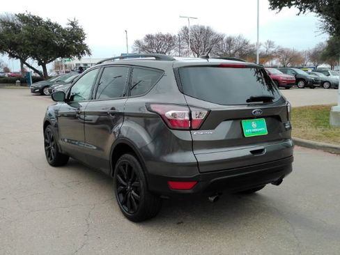 Used 2017 Ford Escape SE w/ SE Sport Appearance Package image 9