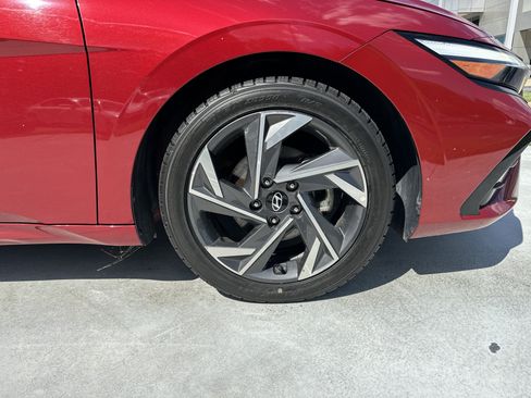 Used 2025 Hyundai Elantra Limited FWD image 13