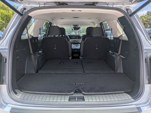 Used 2023 Hyundai Palisade SEL FWD image 13