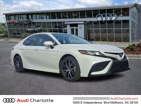 Used 2023 Toyota Camry SE image 1