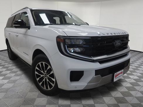 Used 2025 Ford Expedition Max Platinum AWD/4WD image 3