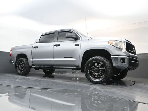 Used 2016 Toyota Tundra SR5 w/ SR5 Upgrade Package AWD/4WD image 23
