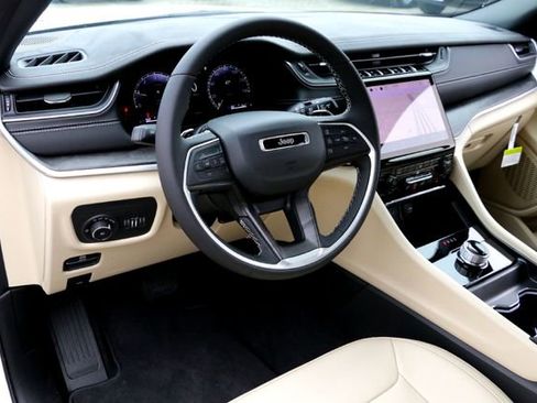 New 2025 Jeep Grand Cherokee L Limited image 8