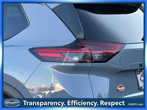 Used 2025 Nissan Rogue SV image 9