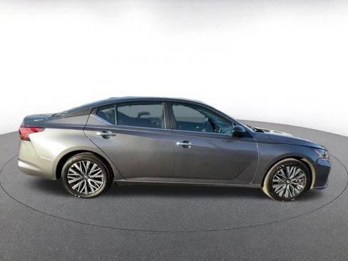 Used 2025 Nissan Altima 2.5 SV image 16