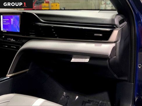 Certified 2025 Toyota Camry SE w/ Convenience Package image 18