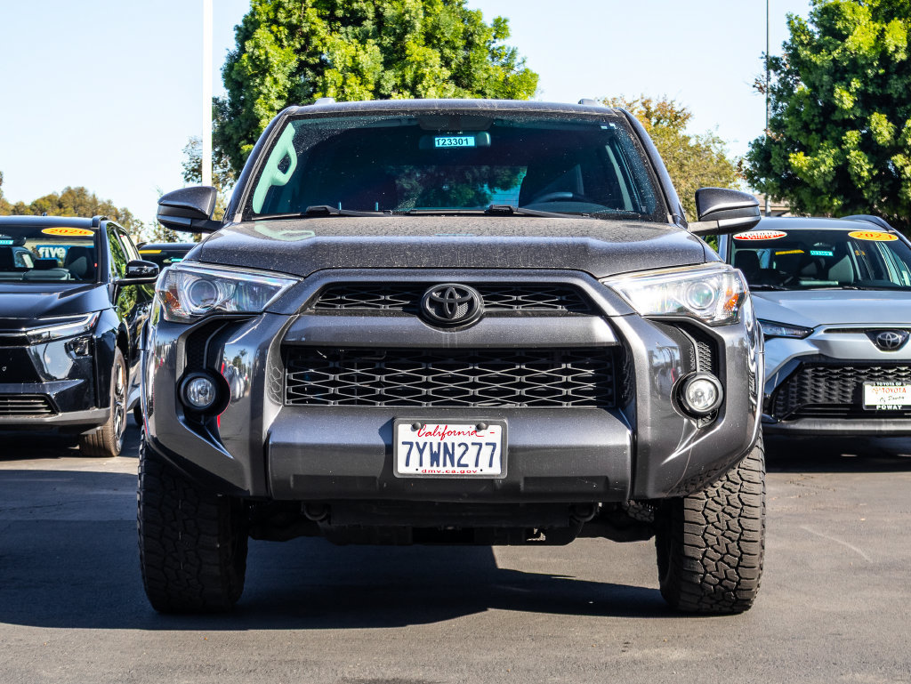 Used 2017 Toyota 4Runner SR5 AWD/4WD image 2