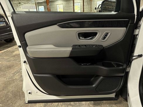 Used 2023 Honda Pilot Elite image 35