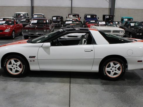 Used 1997 Chevrolet Camaro Z28 w/ Preferred Equipment Group 2 RWD image 13
